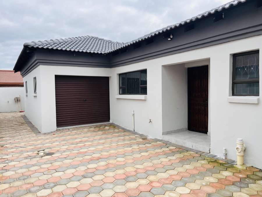 To Let 4 Bedroom Property for Rent in Mineralia Mpumalanga