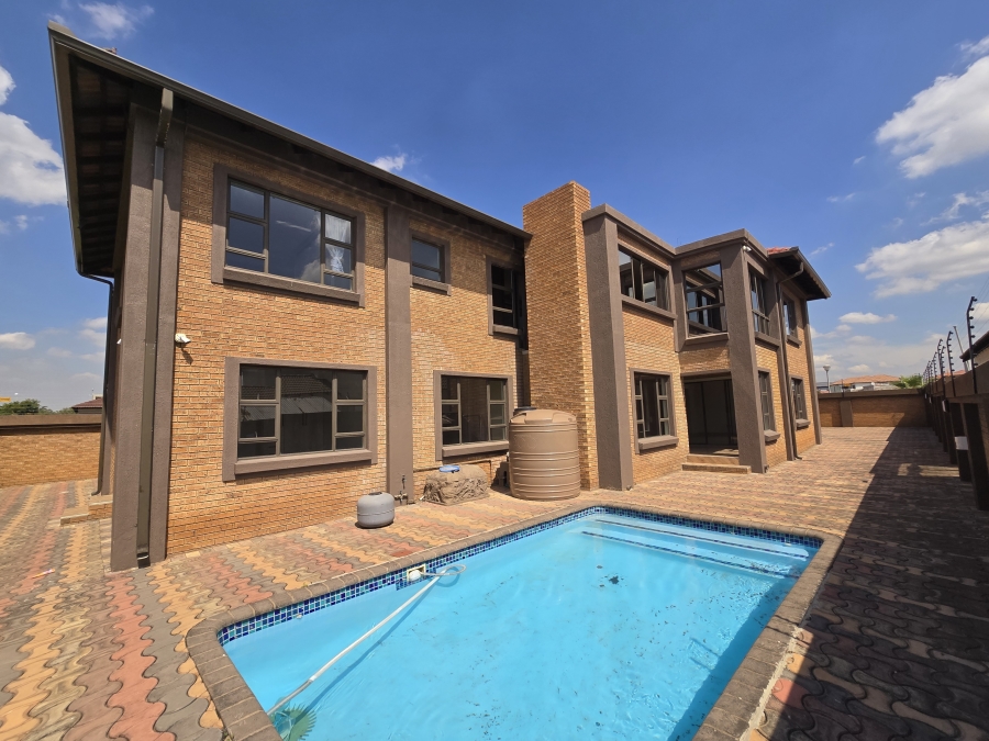 7 Bedroom Property for Sale in Aerorand Mpumalanga