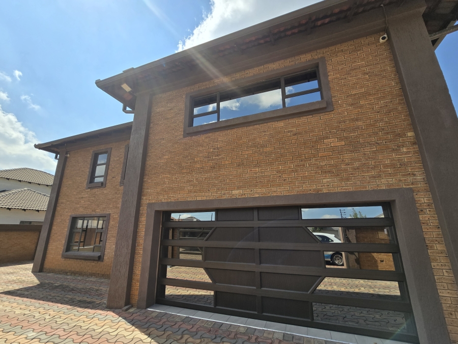 7 Bedroom Property for Sale in Aerorand Mpumalanga
