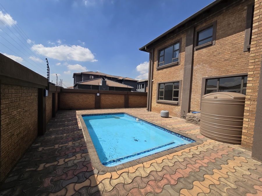 7 Bedroom Property for Sale in Aerorand Mpumalanga