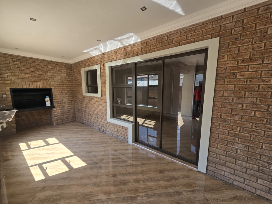 7 Bedroom Property for Sale in Aerorand Mpumalanga