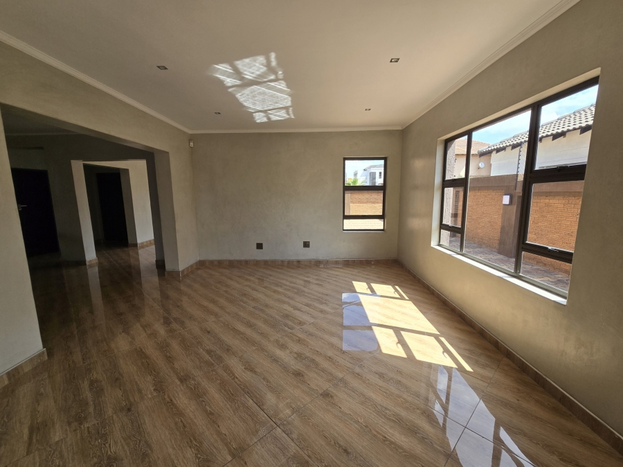 7 Bedroom Property for Sale in Aerorand Mpumalanga