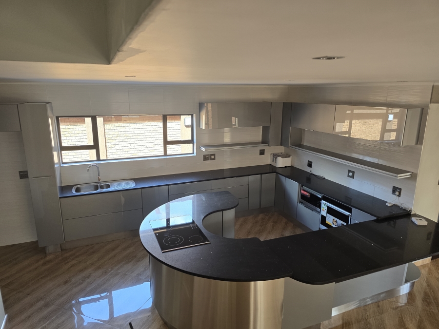 7 Bedroom Property for Sale in Aerorand Mpumalanga