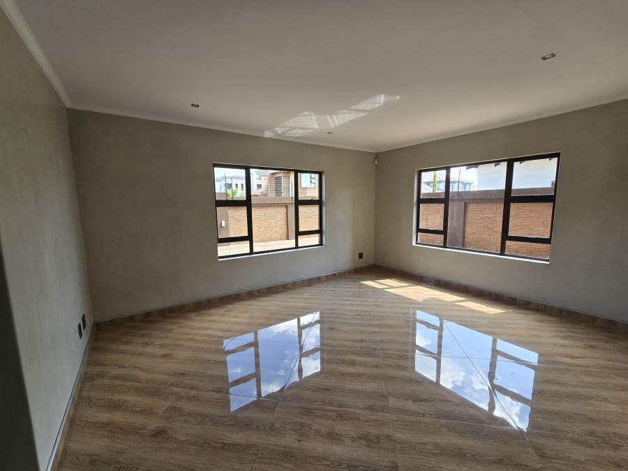 7 Bedroom Property for Sale in Aerorand Mpumalanga