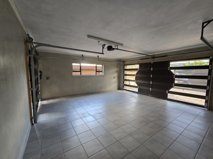 7 Bedroom Property for Sale in Aerorand Mpumalanga