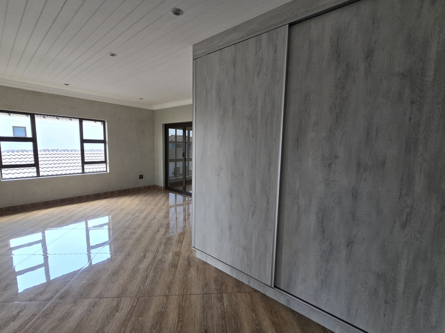 7 Bedroom Property for Sale in Aerorand Mpumalanga