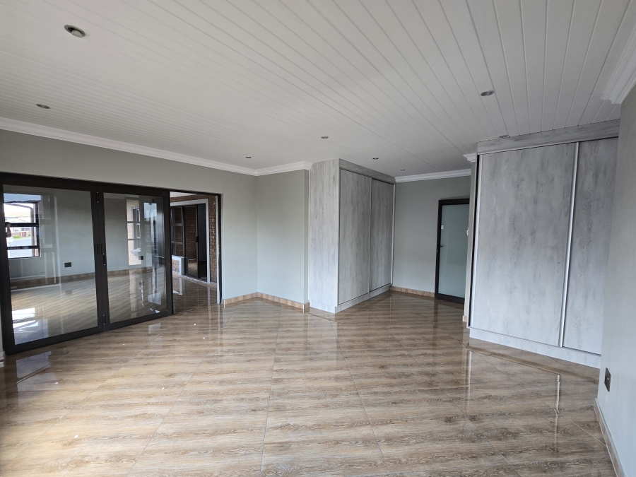 7 Bedroom Property for Sale in Aerorand Mpumalanga