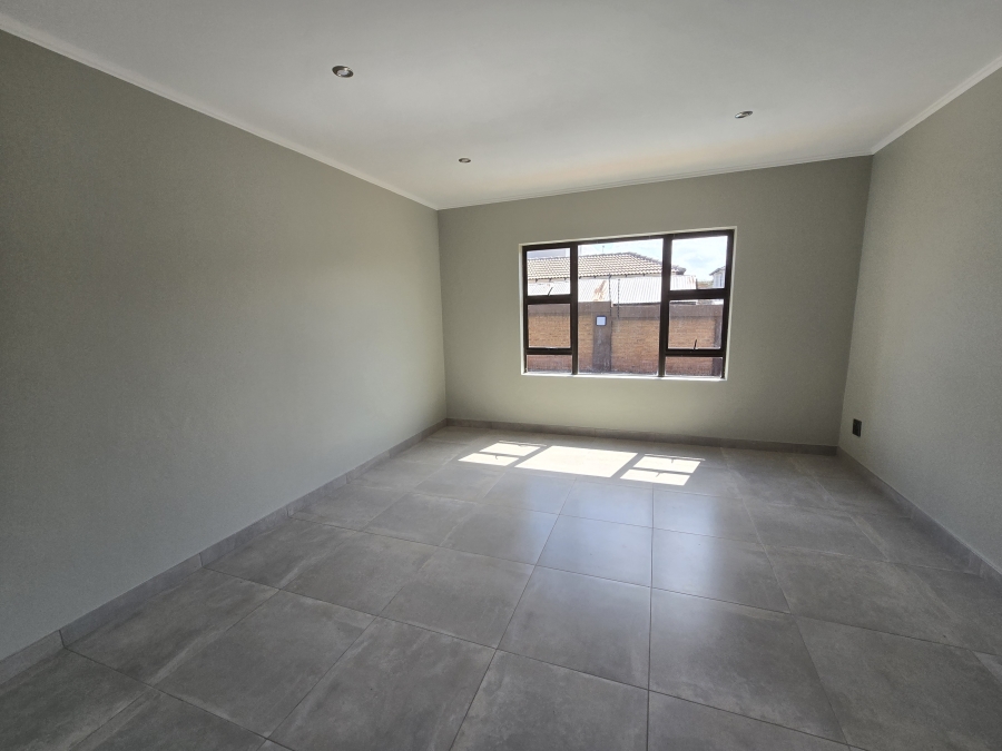 7 Bedroom Property for Sale in Aerorand Mpumalanga