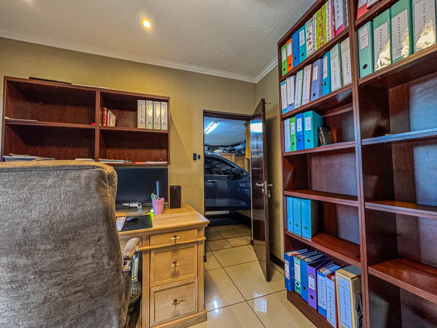 4 Bedroom Property for Sale in Sonheuwel Ext 1 Mpumalanga