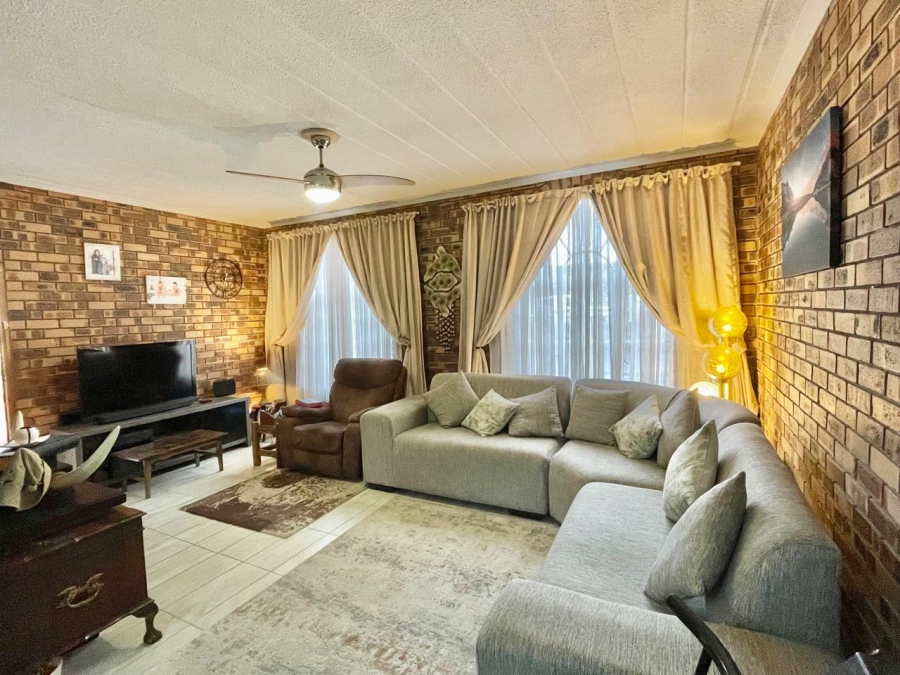 1 Bedroom Property for Sale in Trichardt Mpumalanga