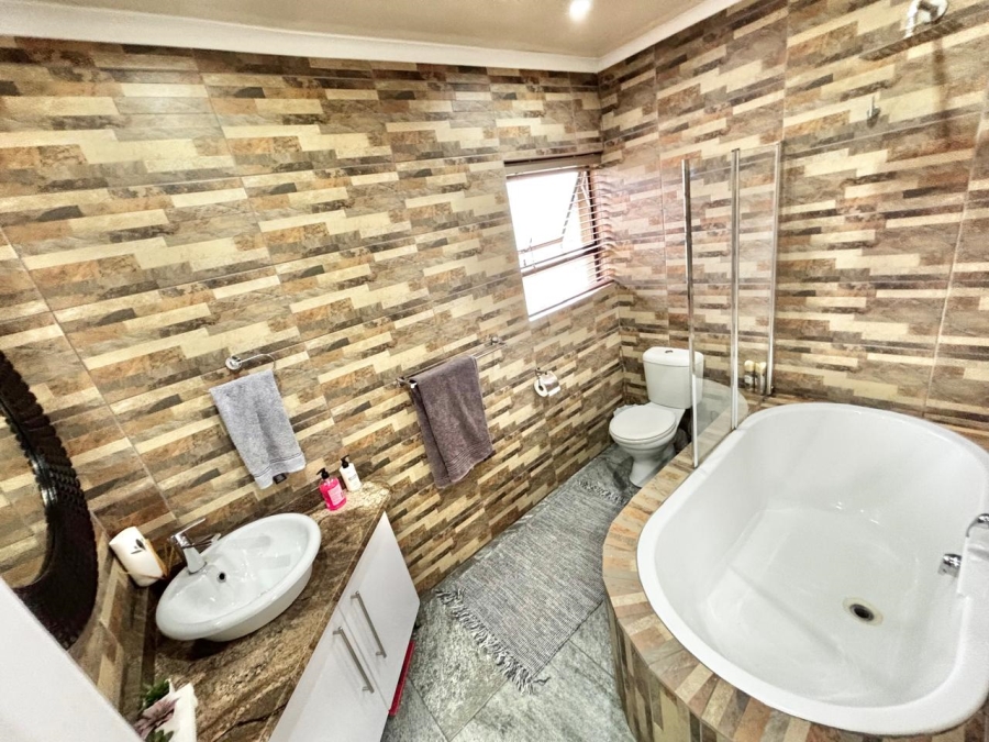 3 Bedroom Property for Sale in Cosmosrand Mpumalanga