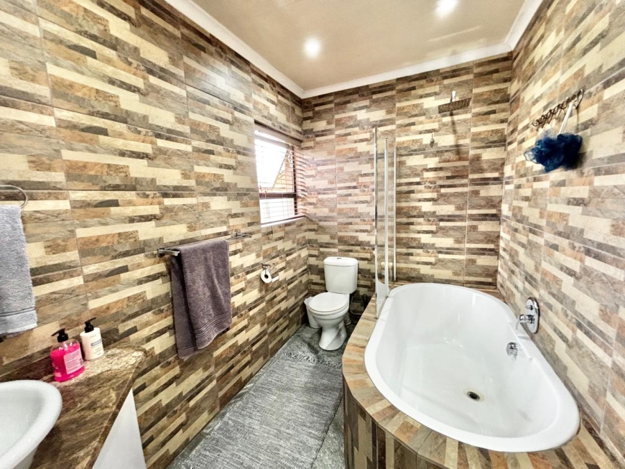 3 Bedroom Property for Sale in Cosmosrand Mpumalanga
