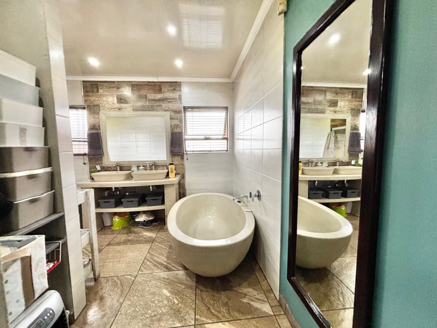 3 Bedroom Property for Sale in Cosmosrand Mpumalanga