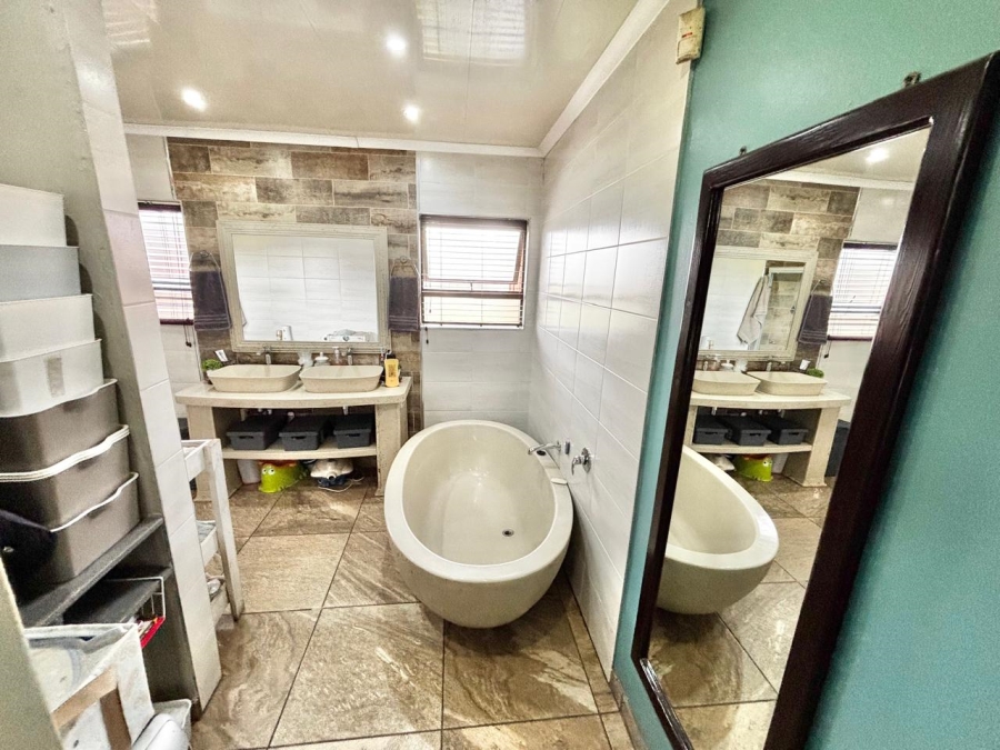 3 Bedroom Property for Sale in Cosmosrand Mpumalanga