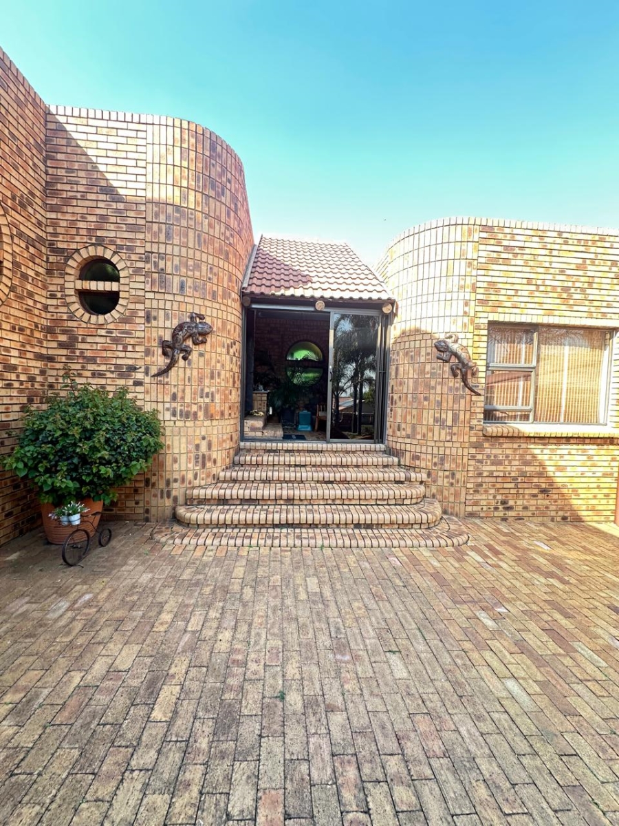 5 Bedroom Property for Sale in Reyno Ridge Mpumalanga
