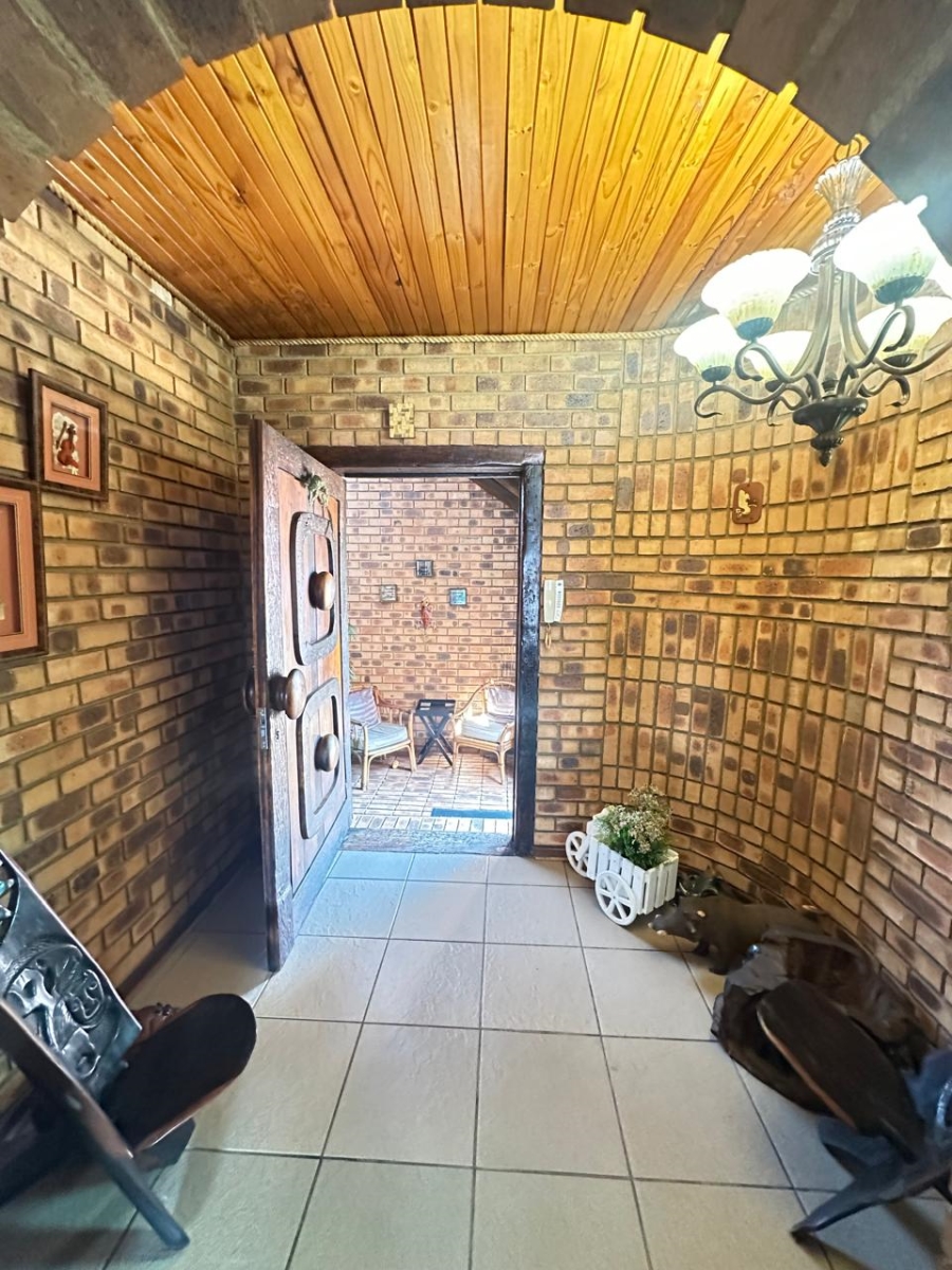 5 Bedroom Property for Sale in Reyno Ridge Mpumalanga