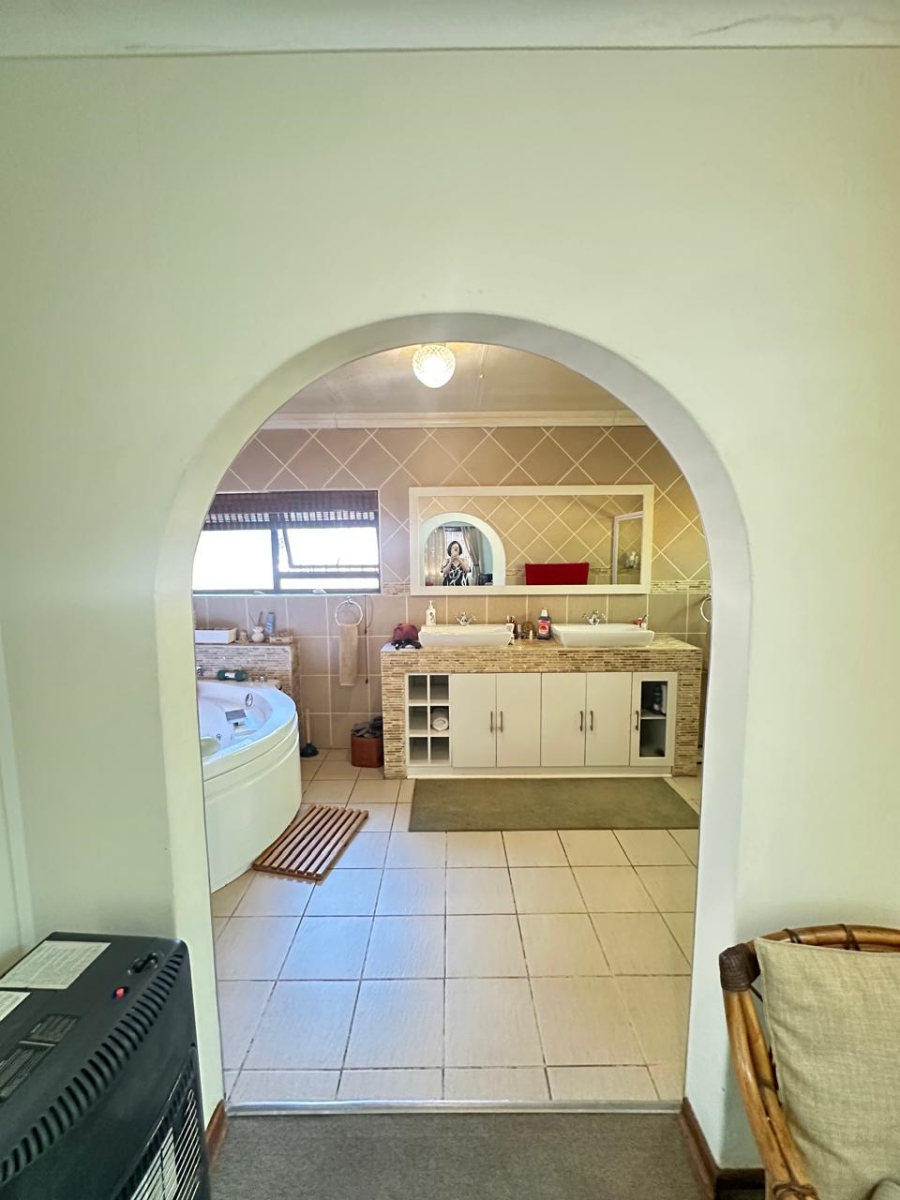 5 Bedroom Property for Sale in Reyno Ridge Mpumalanga