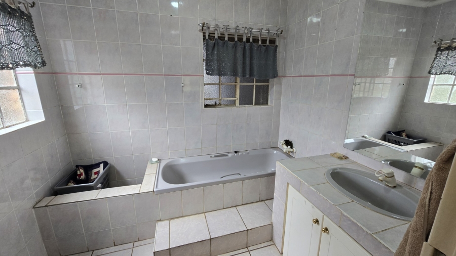 To Let 3 Bedroom Property for Rent in Colts Hill Mpumalanga