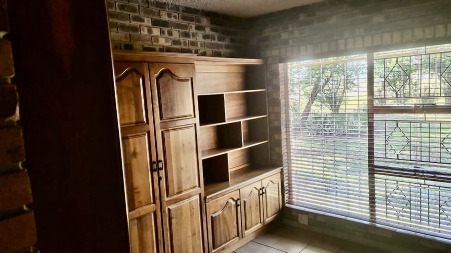 4 Bedroom Property for Sale in Kromdraai AH Mpumalanga