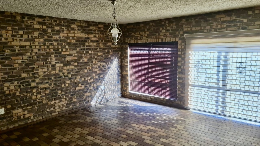 4 Bedroom Property for Sale in Kromdraai AH Mpumalanga