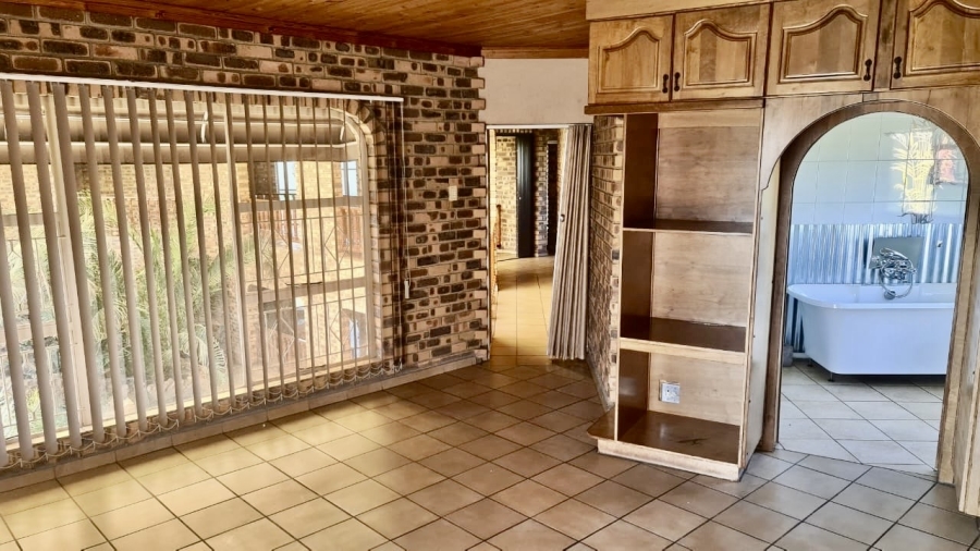 4 Bedroom Property for Sale in Kromdraai AH Mpumalanga