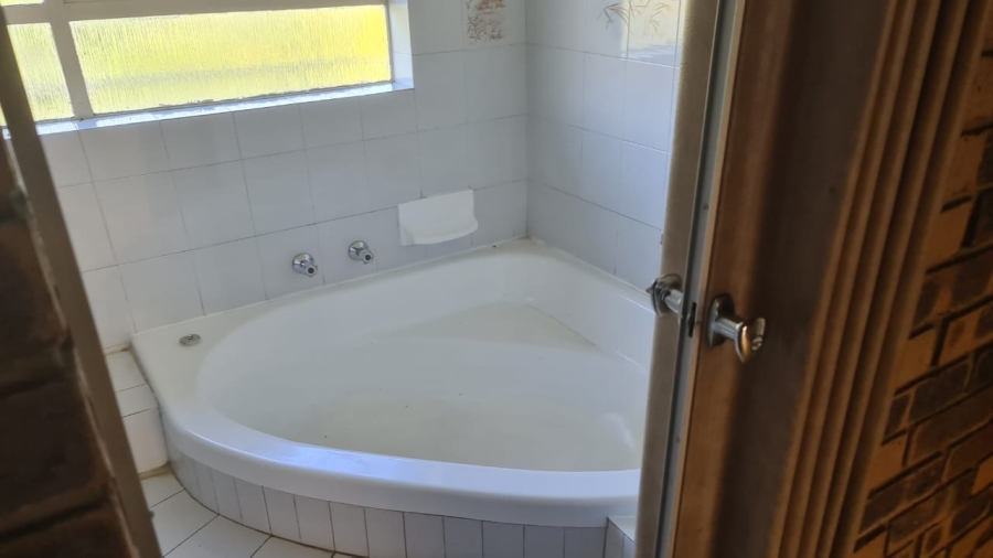 4 Bedroom Property for Sale in Kromdraai AH Mpumalanga