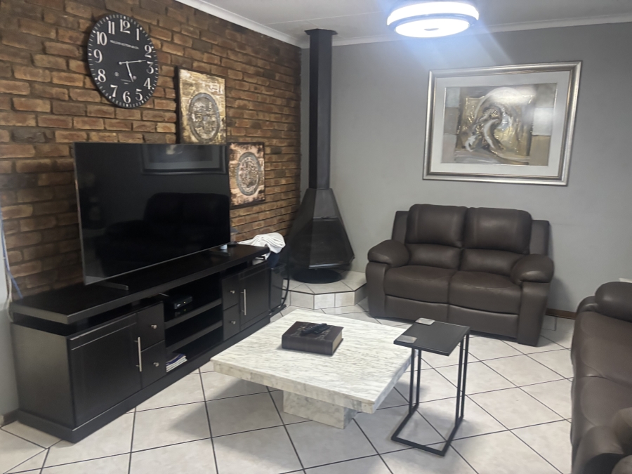 4 Bedroom Property for Sale in Reyno Ridge Mpumalanga