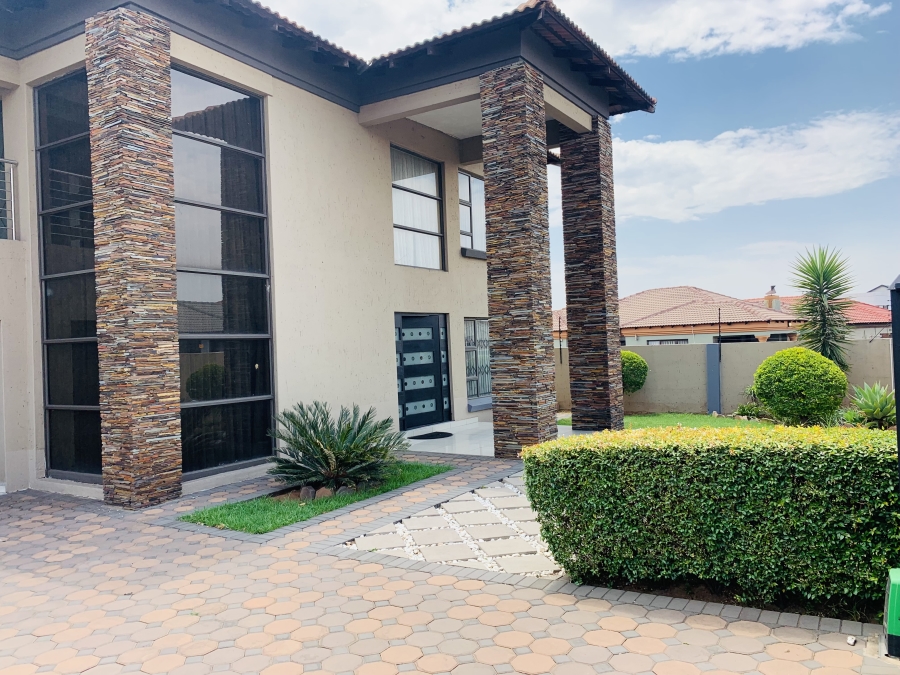 5 Bedroom Property for Sale in Aerorand Mpumalanga