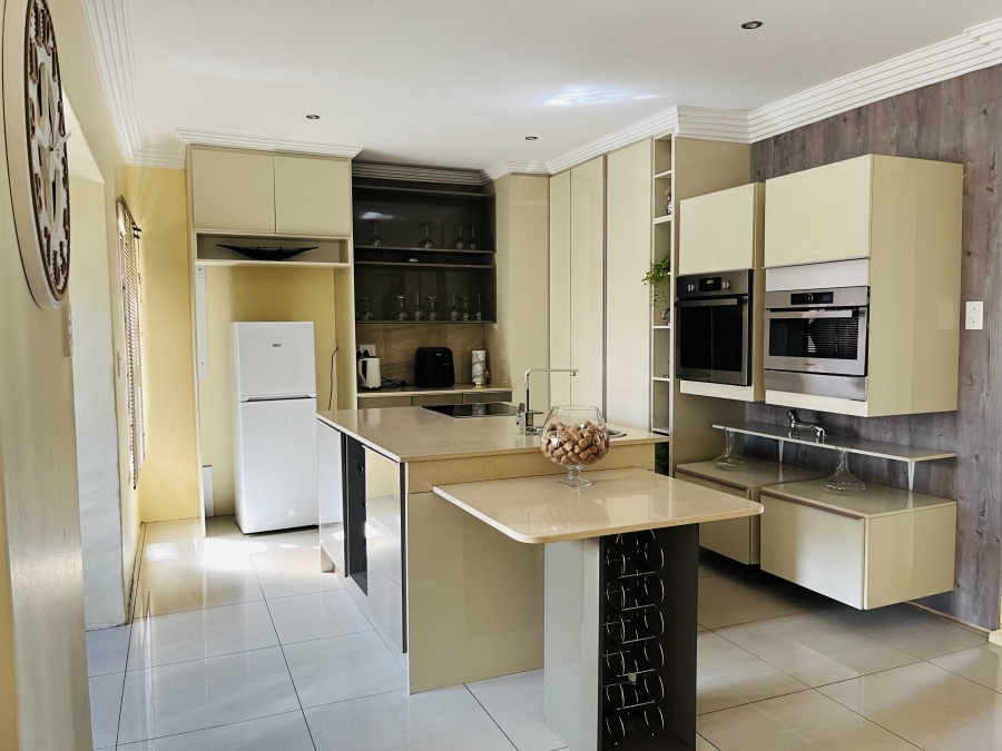 5 Bedroom Property for Sale in Aerorand Mpumalanga