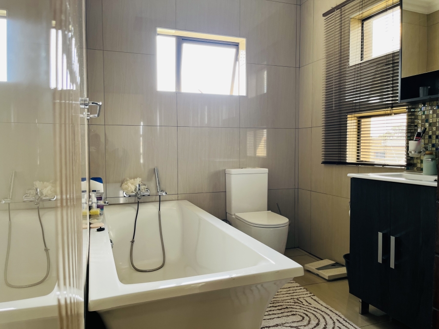 5 Bedroom Property for Sale in Aerorand Mpumalanga