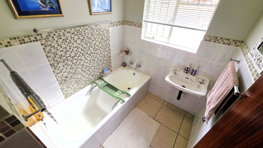 4 Bedroom Property for Sale in West Acres Ext 6 Mpumalanga