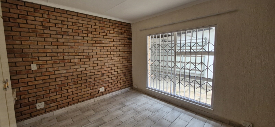 To Let 5 Bedroom Property for Rent in Steiltes Mpumalanga