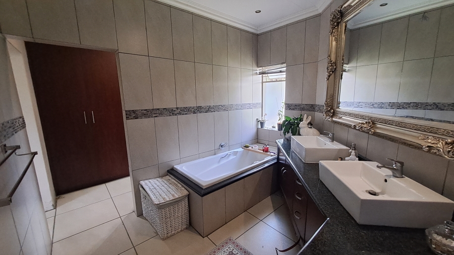 5 Bedroom Property for Sale in Leslie Mpumalanga