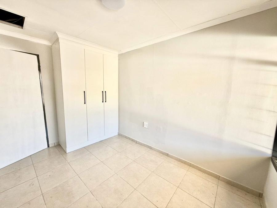 To Let 1 Bedroom Property for Rent in Cosmosrand Mpumalanga