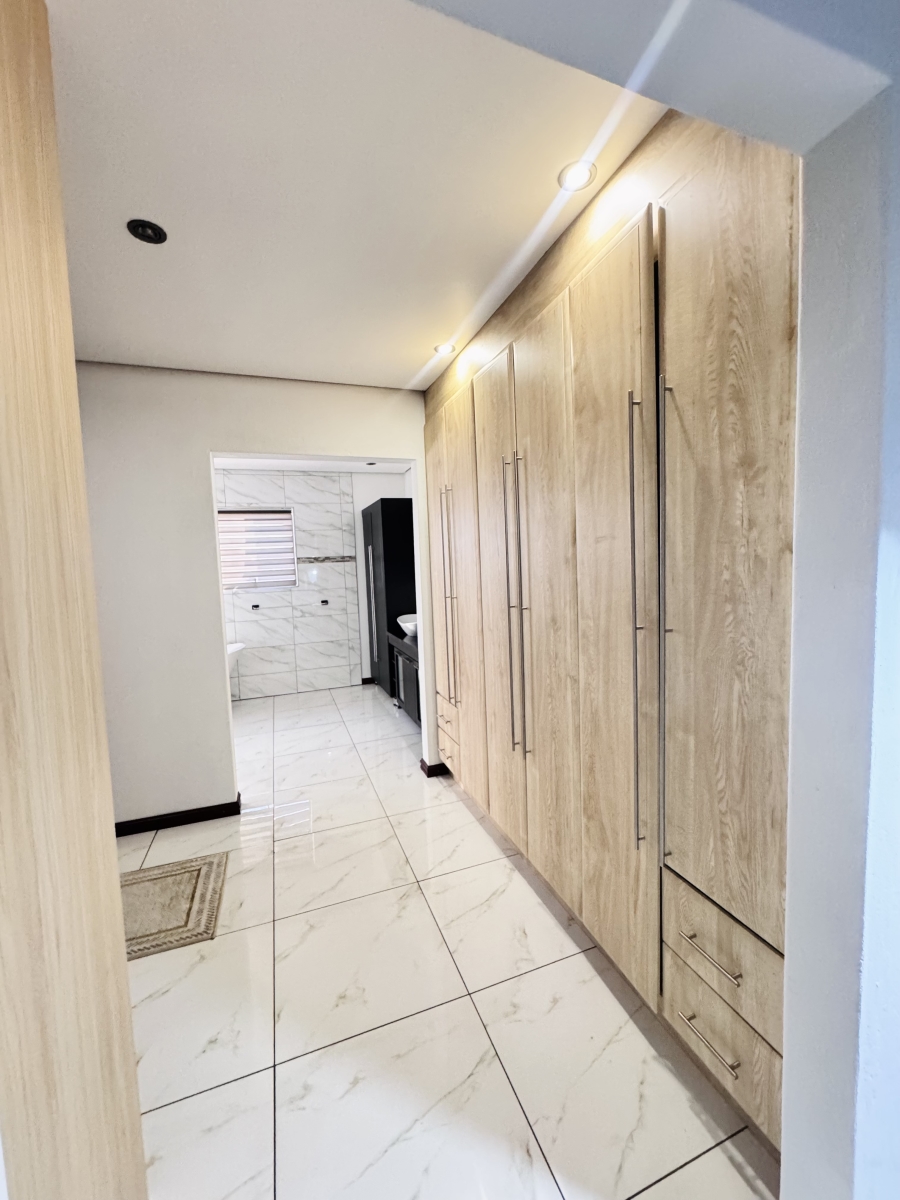 5 Bedroom Property for Sale in Aerorand Mpumalanga