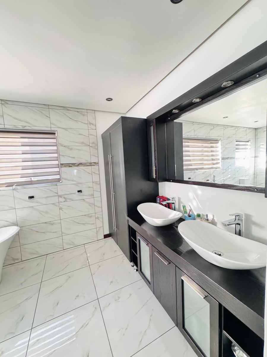 5 Bedroom Property for Sale in Aerorand Mpumalanga