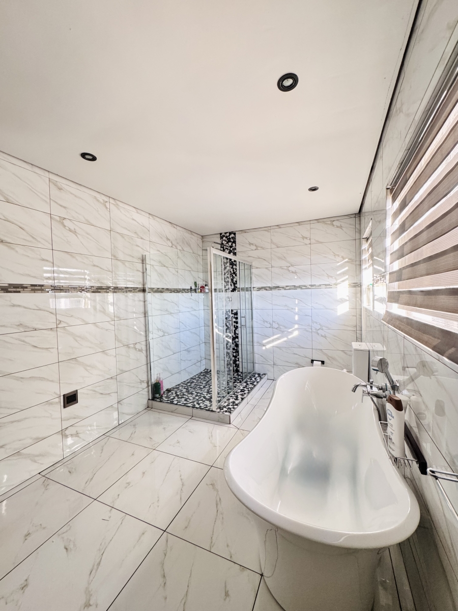 5 Bedroom Property for Sale in Aerorand Mpumalanga