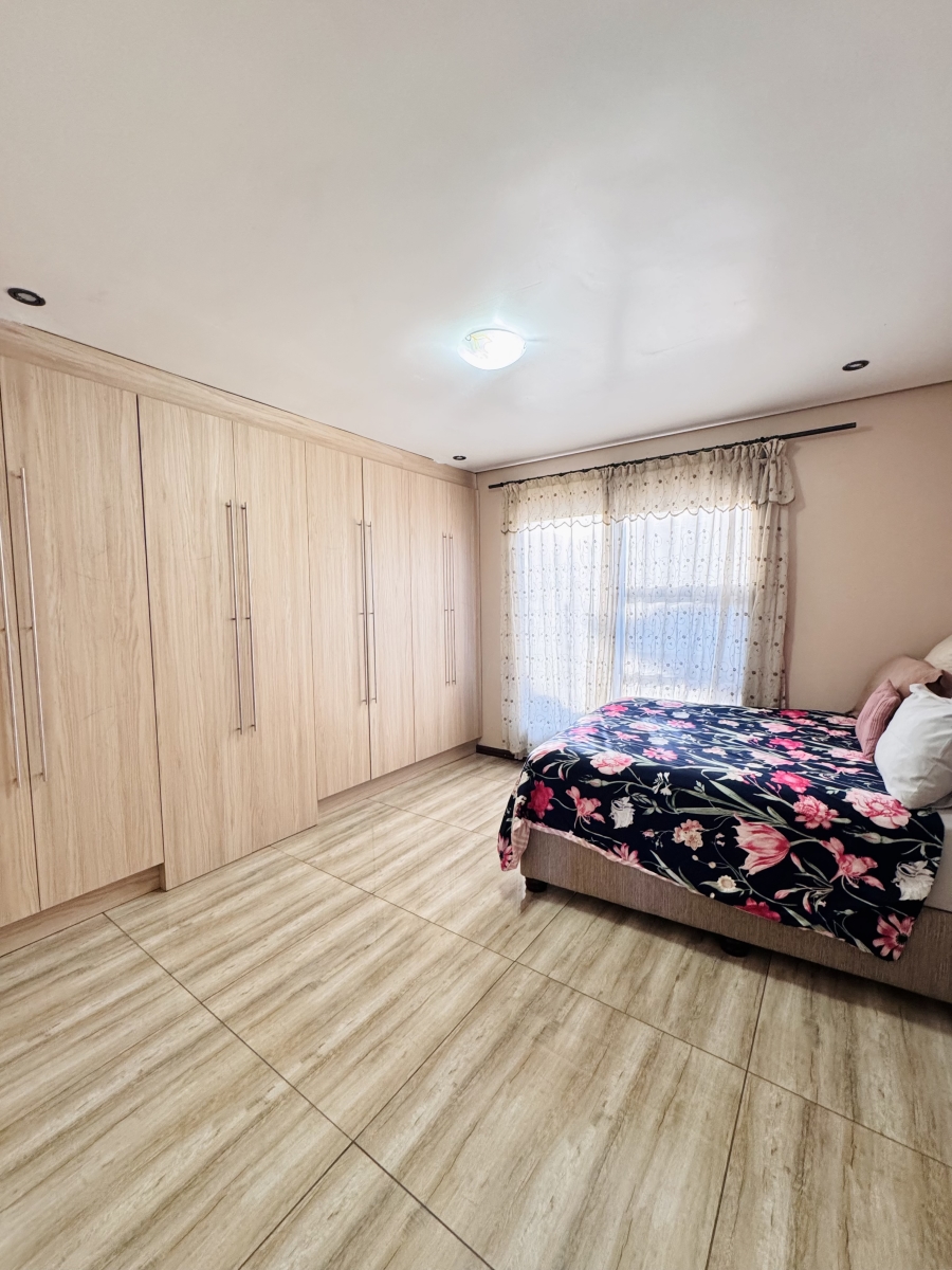 5 Bedroom Property for Sale in Aerorand Mpumalanga