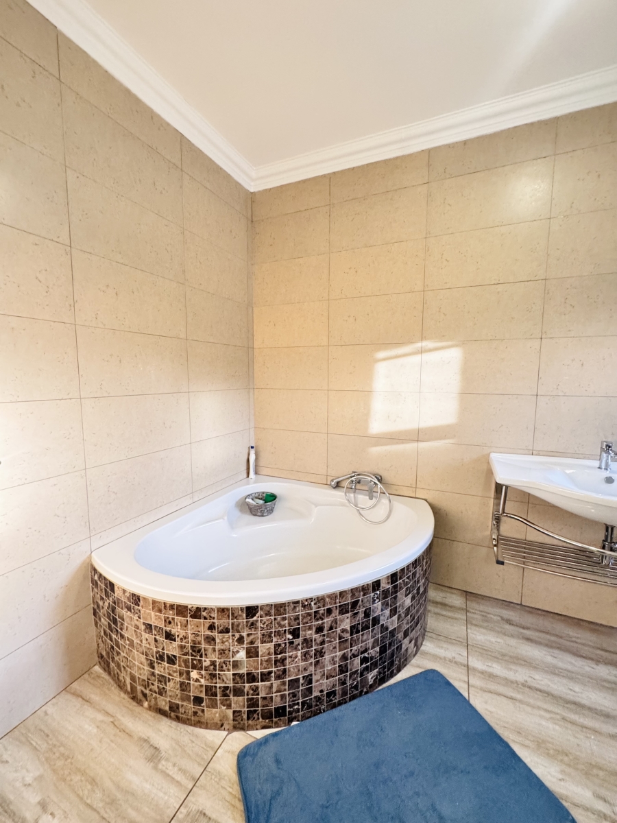 5 Bedroom Property for Sale in Aerorand Mpumalanga