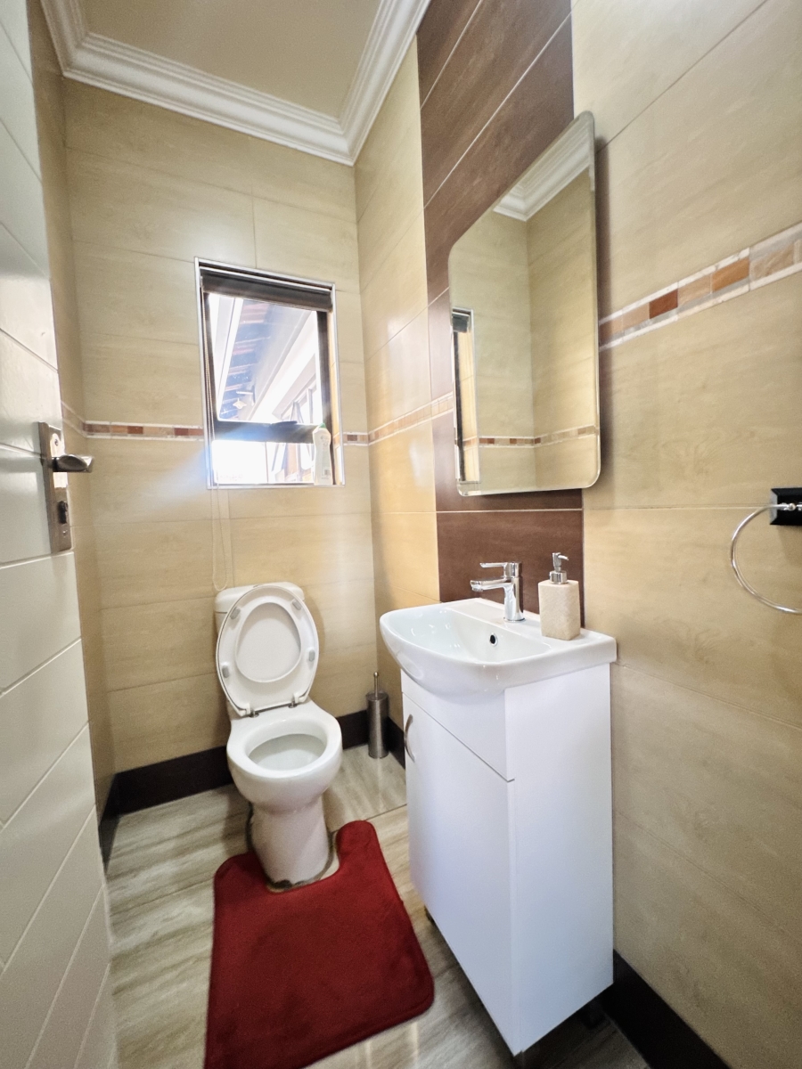 5 Bedroom Property for Sale in Aerorand Mpumalanga