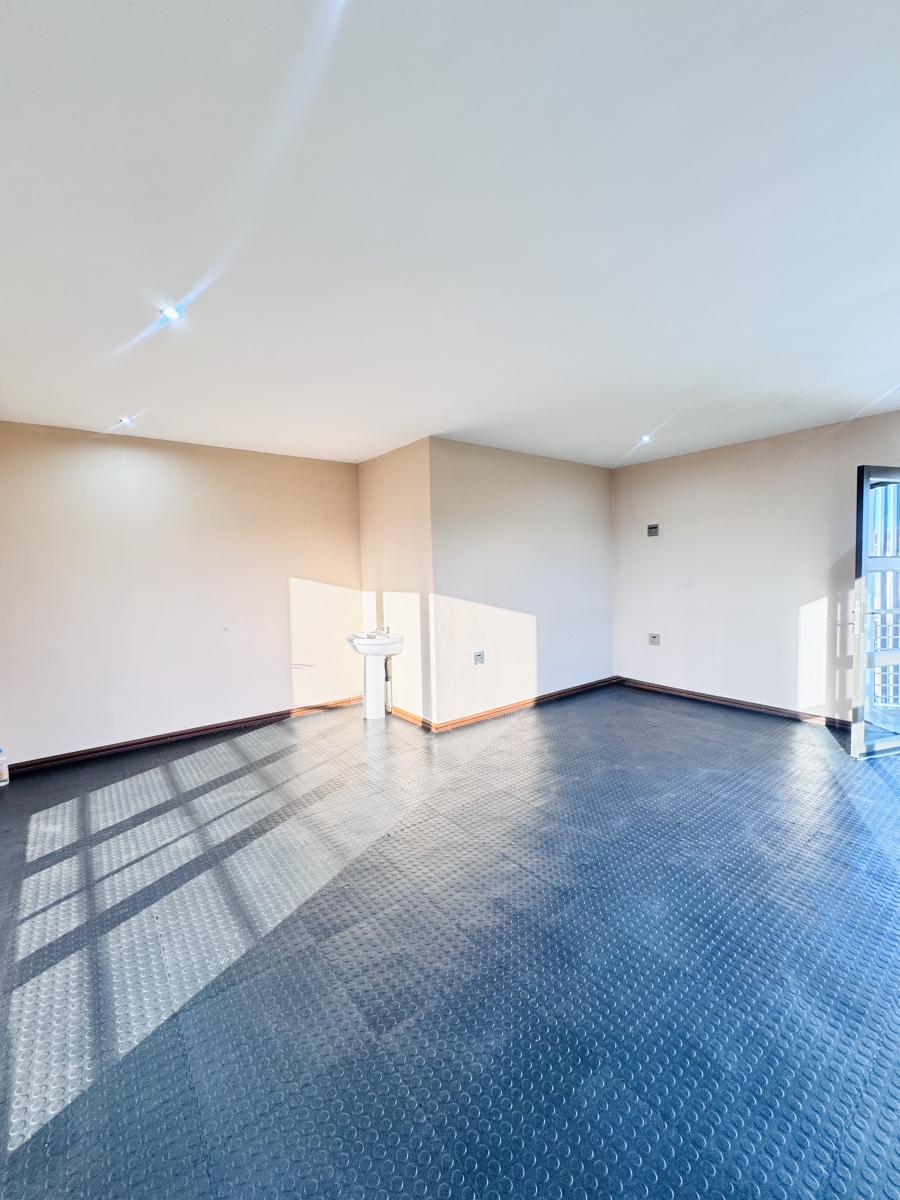 5 Bedroom Property for Sale in Aerorand Mpumalanga