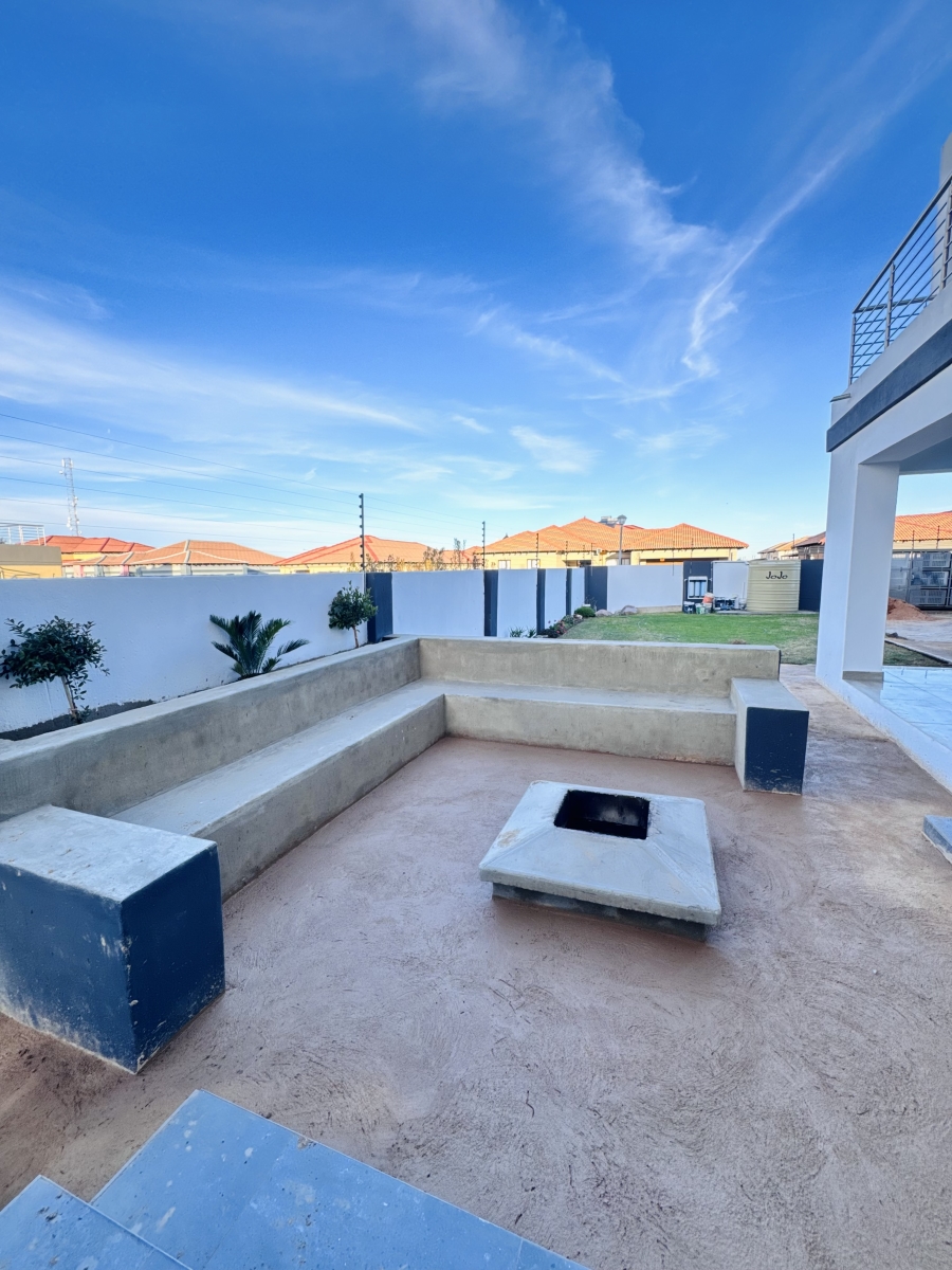 5 Bedroom Property for Sale in Aerorand Mpumalanga