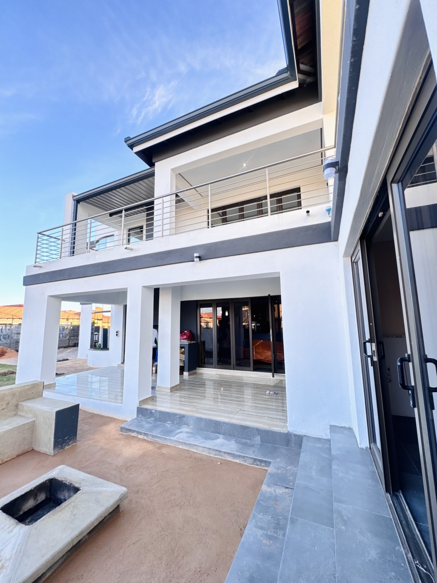 5 Bedroom Property for Sale in Aerorand Mpumalanga