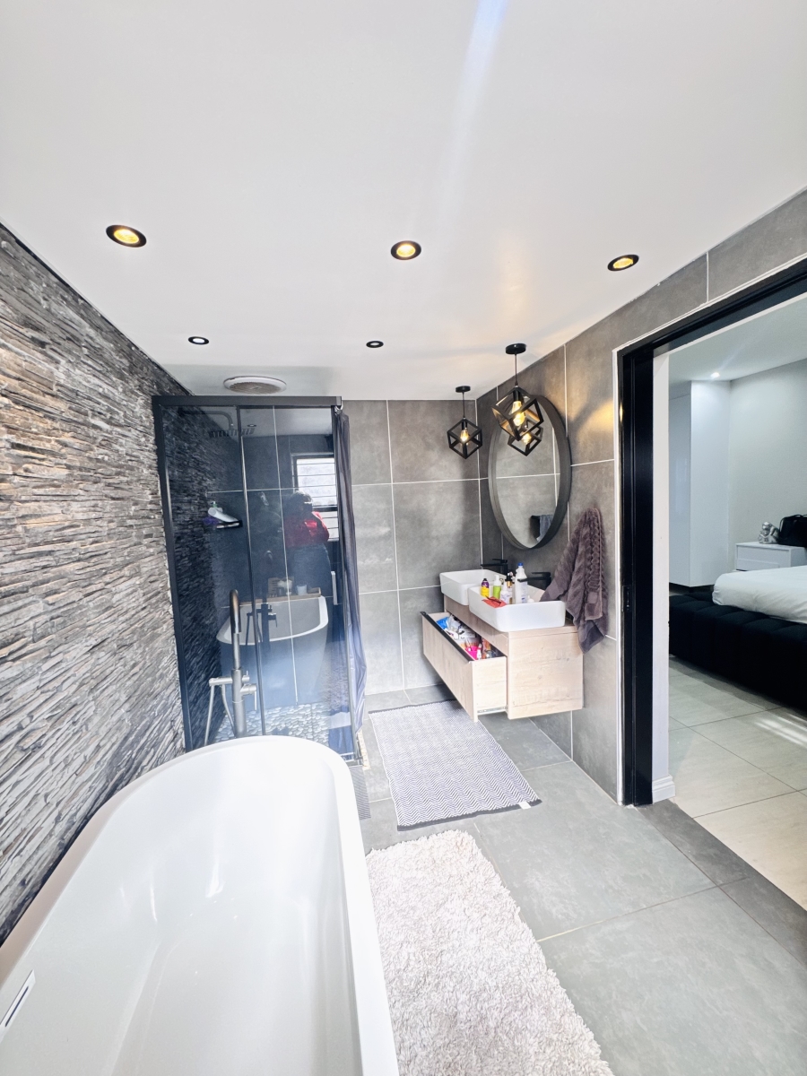 5 Bedroom Property for Sale in Rockdale Mpumalanga