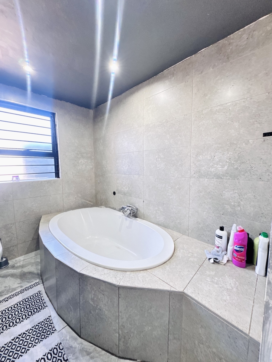5 Bedroom Property for Sale in Rockdale Mpumalanga