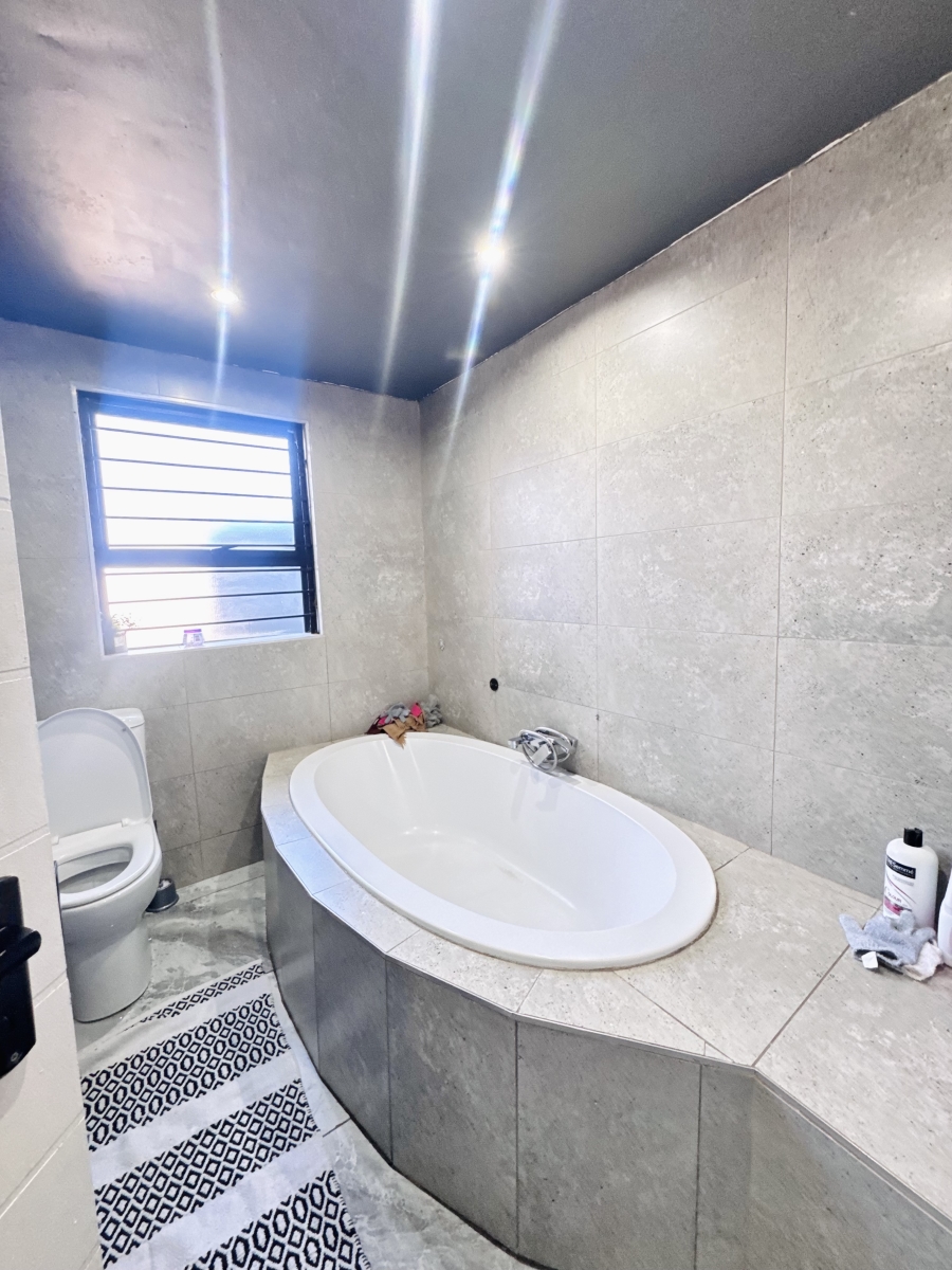 5 Bedroom Property for Sale in Rockdale Mpumalanga