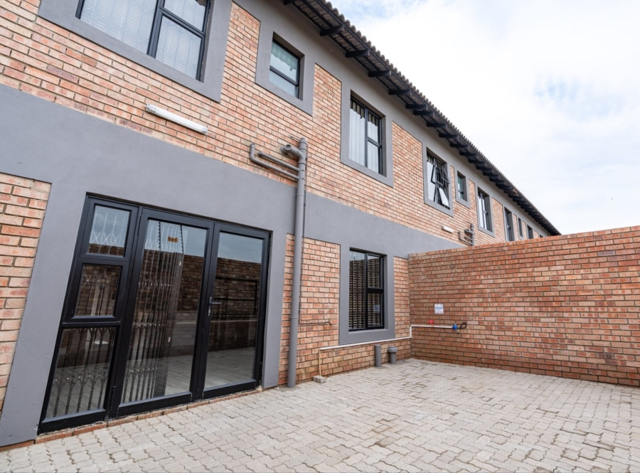 To Let 3 Bedroom Property for Rent in Cosmosrand Mpumalanga