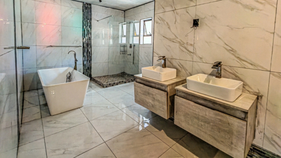 5 Bedroom Property for Sale in White River Estates Mpumalanga