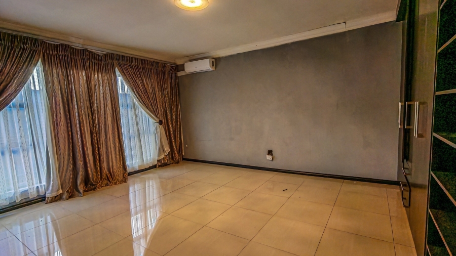 5 Bedroom Property for Sale in White River Estates Mpumalanga