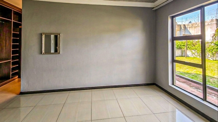5 Bedroom Property for Sale in White River Estates Mpumalanga